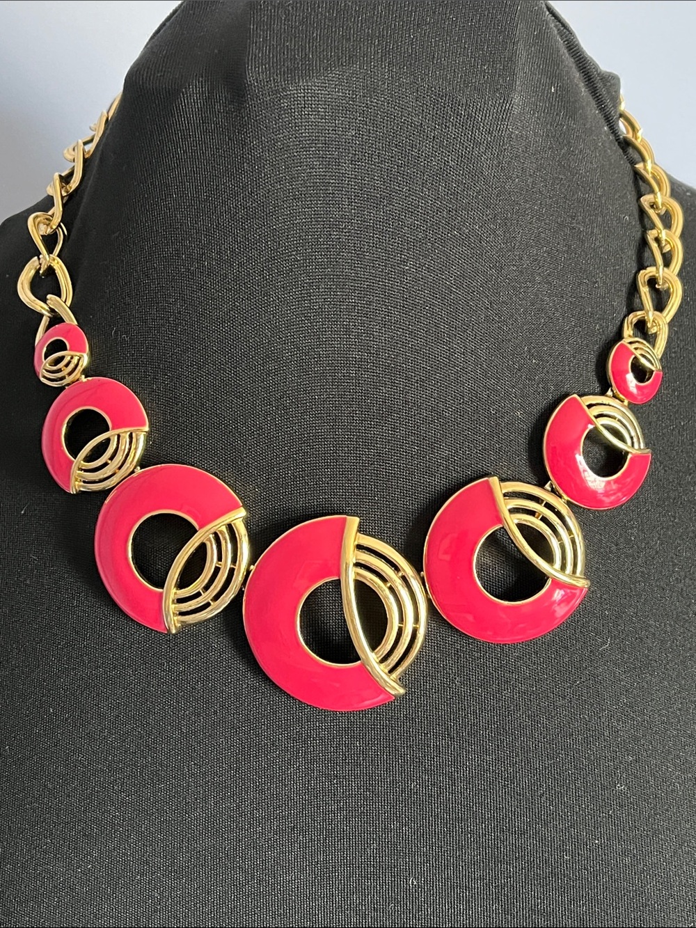 Vintage Trifari Hot Pink Enamel Gold Tone Statement Necklace Chunky Link Mod